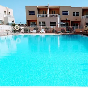 Litha House, 3 Bed Set Over 3 Floors 2 Mins From And Amenities Apartment