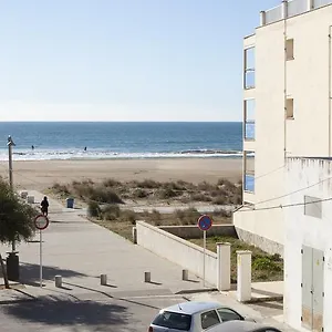 https://beach-castelldefels.top-hotels-tarragona.com